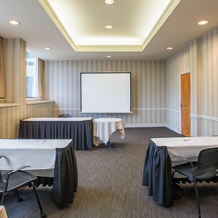 Holiday Inn & Suites Pittsfield-Berkshires By Ihg Exterior photo