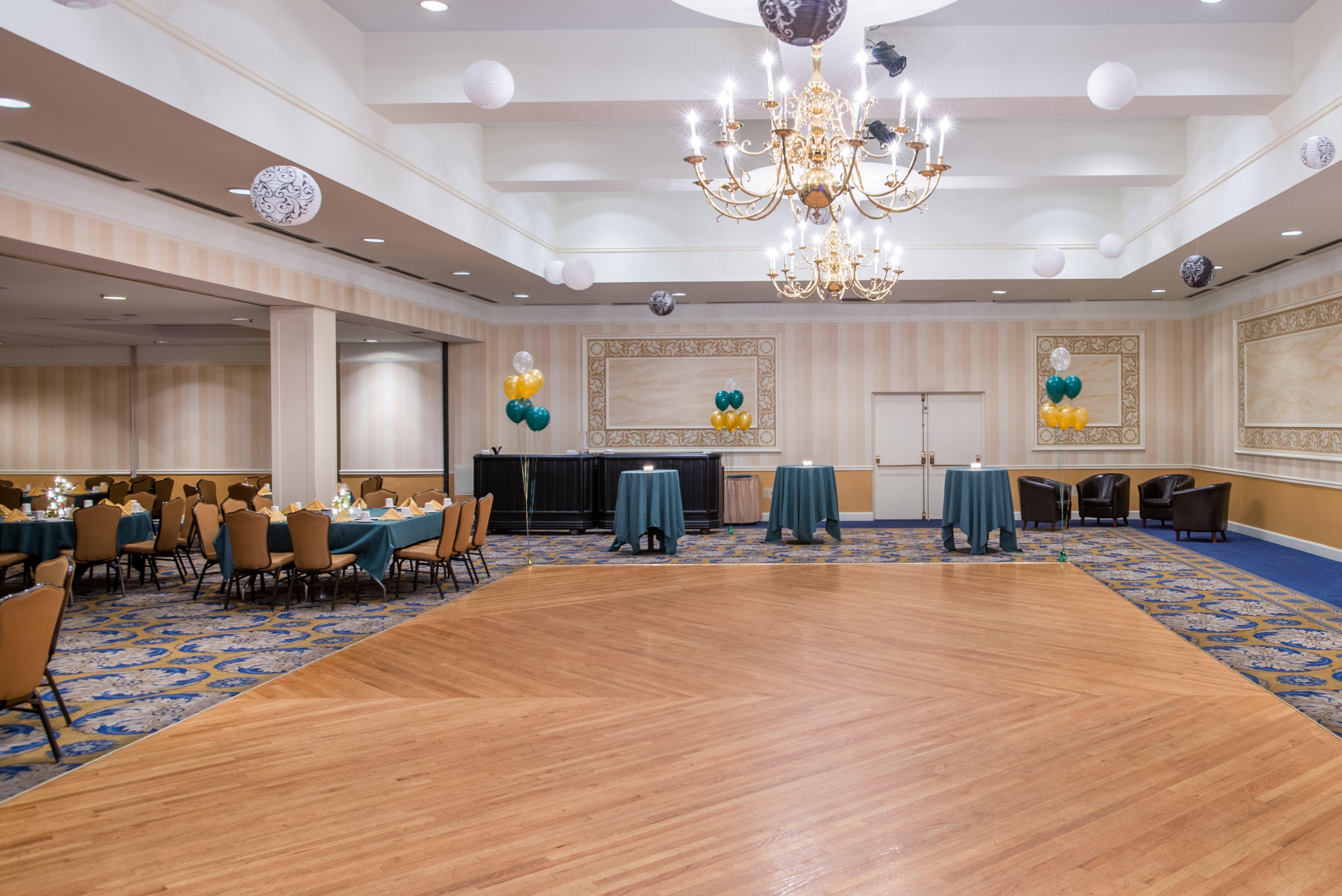 Holiday Inn & Suites Pittsfield-Berkshires By Ihg Exterior photo